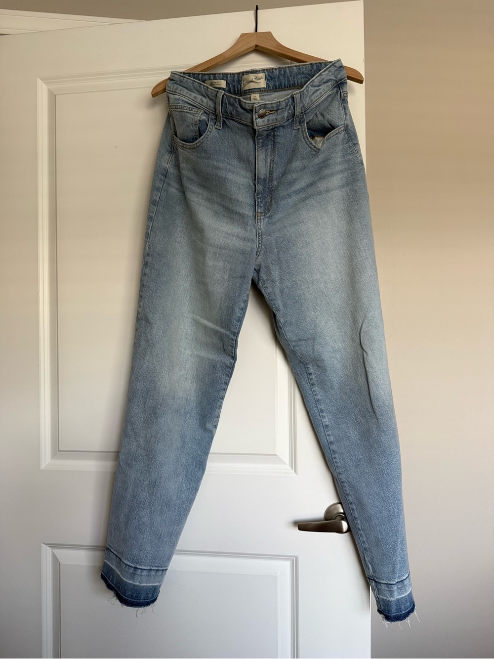 Universal Thread Light Wash High-Rise Jeans